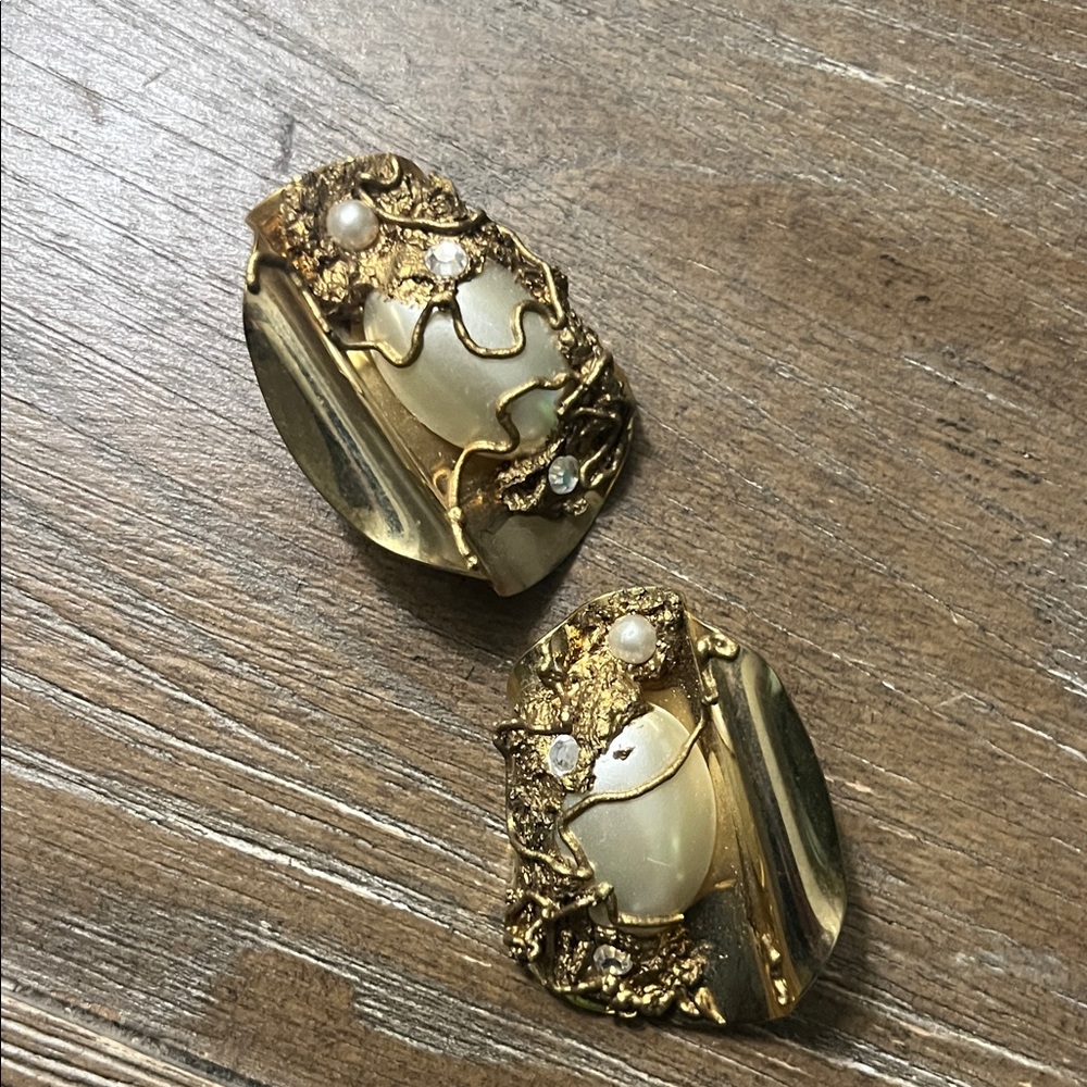 Elegant Gold and Cream Women's Earrings